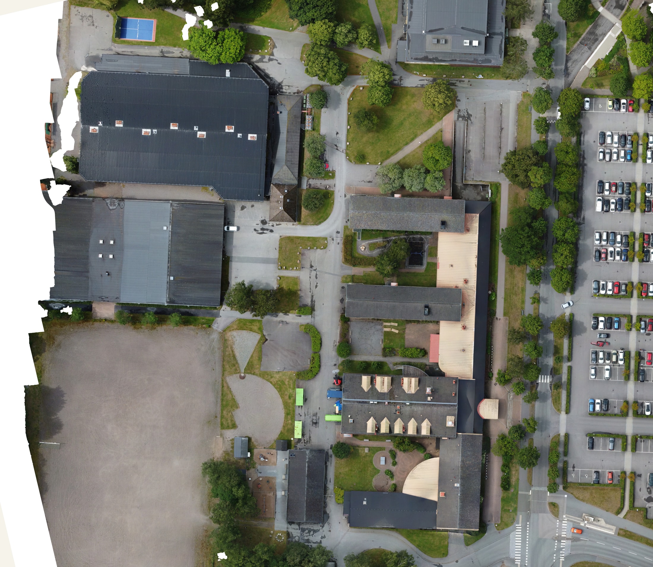Large orthomosaic over Nolhagaskolan, showing buildings, parking, trees, roads, and the surrounding school grounds.